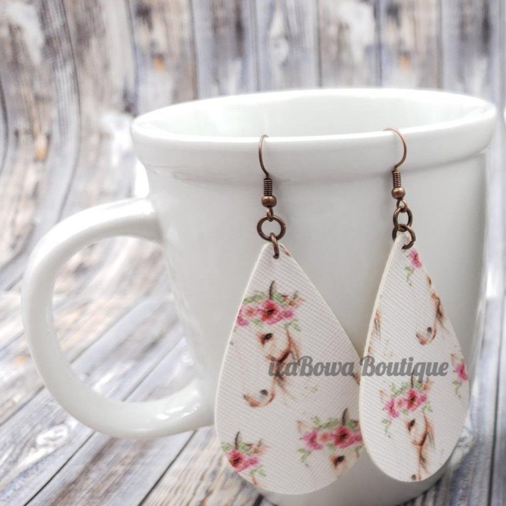 Pink Horse Faux Leather Earrings ER1651 Handmade NWT Boutique - Picture 1 of 1